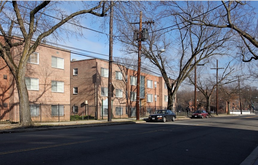 Primary Photo - Garden Apartments