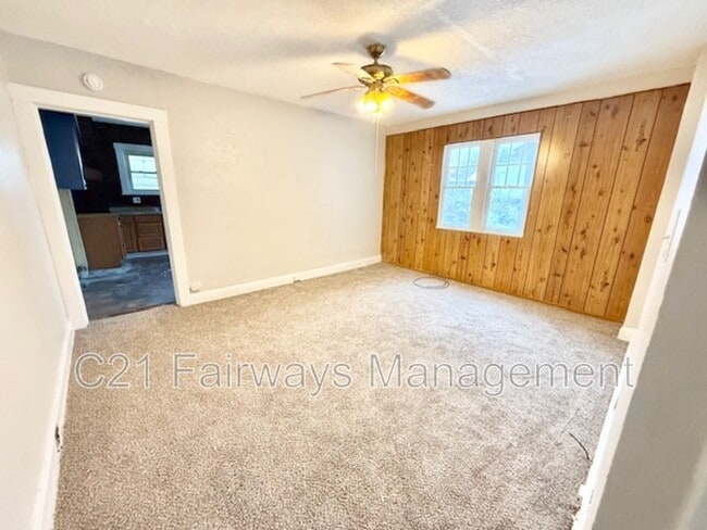 Building Photo - 866 Vankirk St