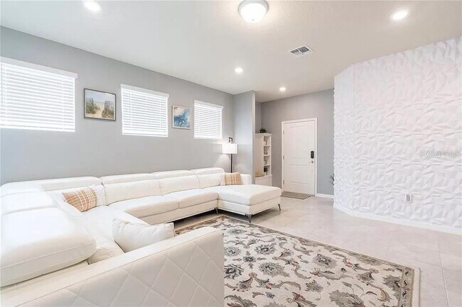 Building Photo - 7243 Oakmoss Loop