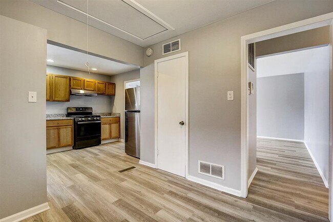 Building Photo - 9838 S Van Vlissingen Rd