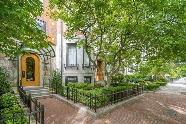 Building Photo - 492 Beacon St