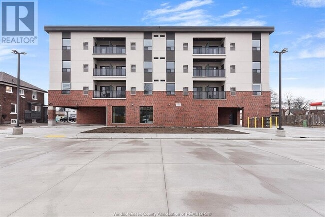 Photo du bâtiment - 840 Wyandotte St E