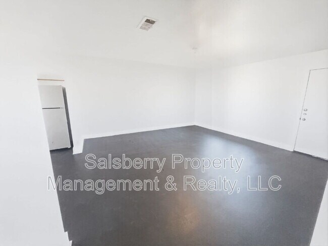 Building Photo - 109 James Ct