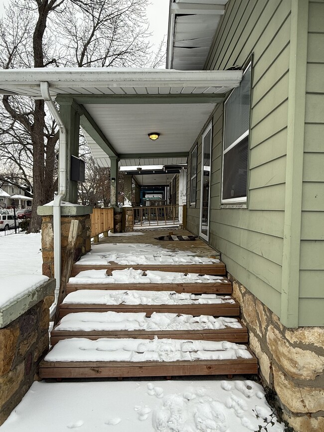 Building Photo - 1201 SW Garfield Ave