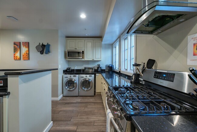 Interior Photo - 1770 La Loma