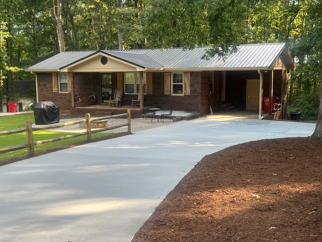 Photo - 810 Jefferson River Rd House