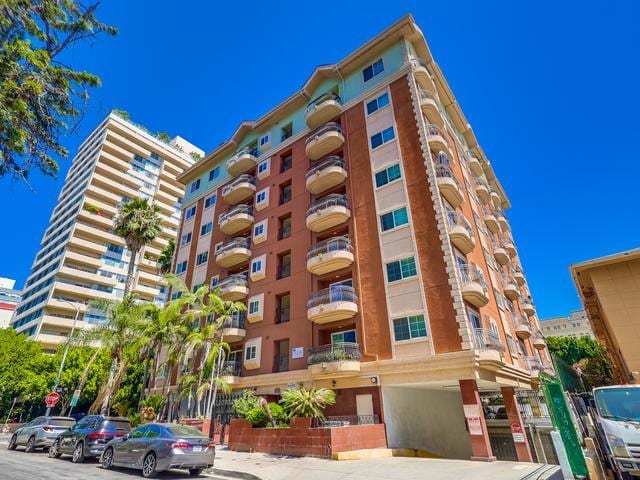 Photo - 700 S Ardmore Ave (Los Angeles, CA)