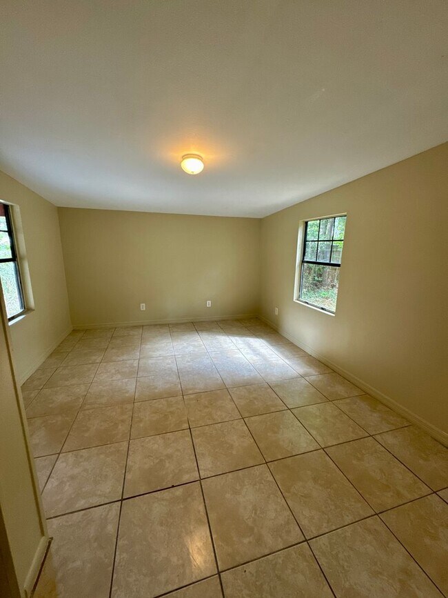 Foto del edificio - Great 3 Bedroom Available