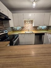 Building Photo - 1425 S Puget Dr