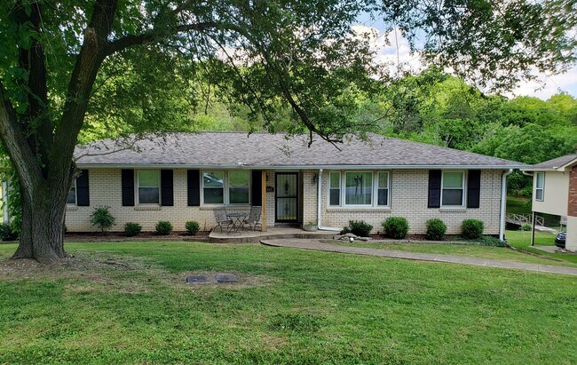 Building Photo - 1404 Winthorne Dr