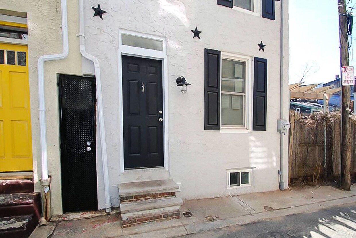 Primary Photo - Two-bed, Two-bath TOWNHOUSE in PRIMO Fisht...