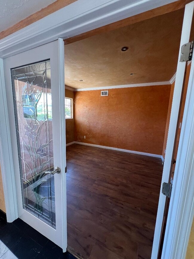 Building Photo - 10210 Hayvenhurst Ave