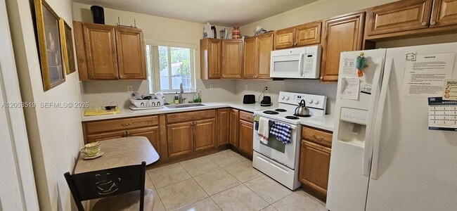Building Photo - 6410 SW 57th Ct