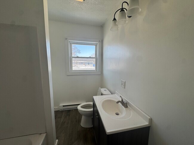 Building Photo - 723 W Jefferson St