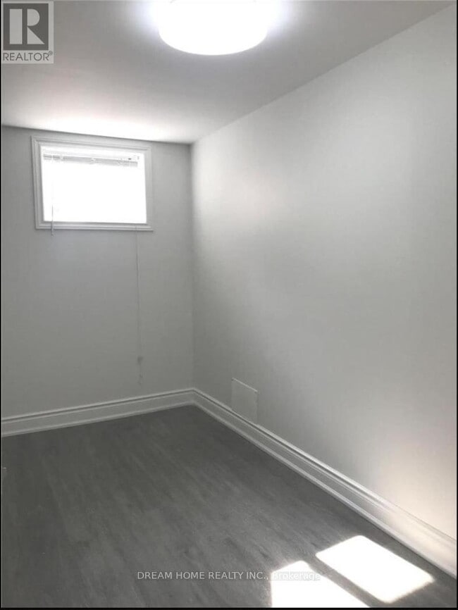 Building Photo - 34 Cartier Crescent