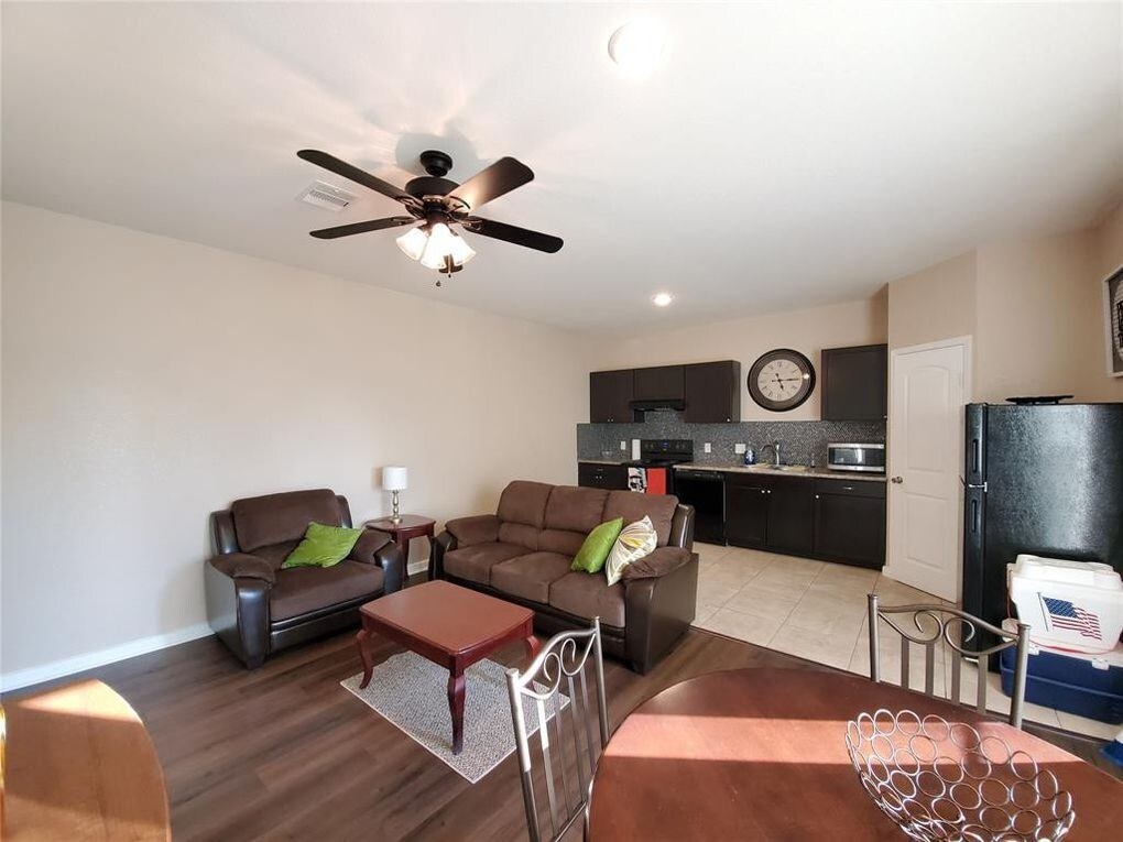 Interior Photo - 511 Dahlia St