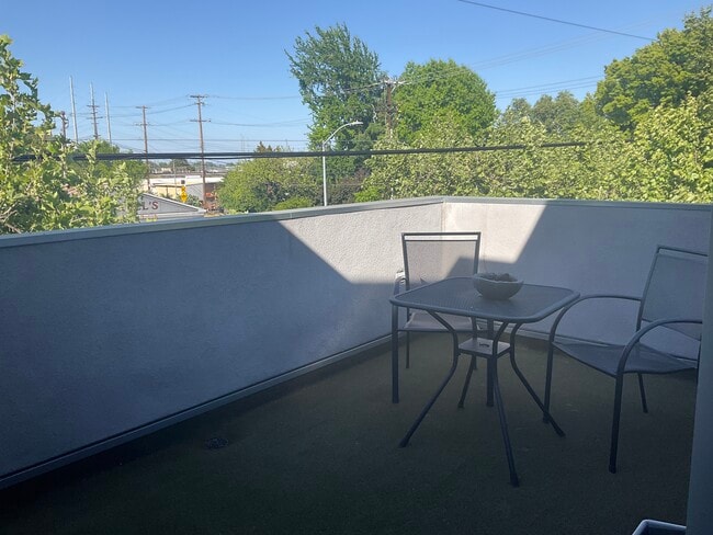 Balcony off master bedroom - 300 20th St