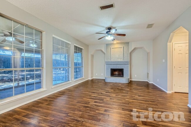 Foto del edificio - 4649 Devonshire Dr