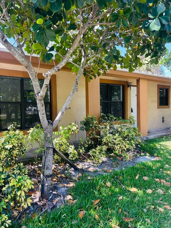 Building Photo - 844 NW 3rd Ave