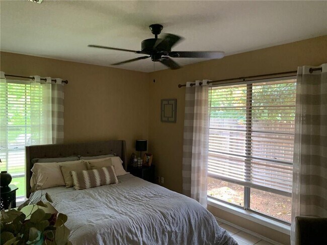 Foto del edificio - 2200 Pompton Dr