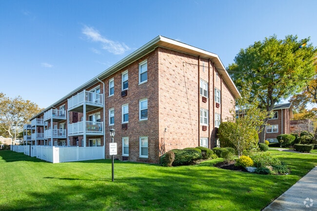 Building Photo - 61 Maine Ave
