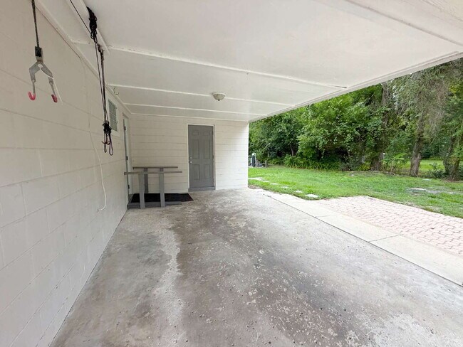 Foto del edificio - "Charming 3-Bedroom Gem in Land O' Lakes – Your Cozy Retreat Awaits!"