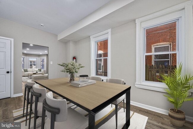 Building Photo - 1402 W 3rd St