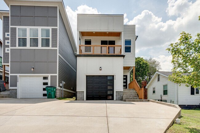 Foto del edificio - AVAILABLE September 1st. UPDATED 3 Bedroom...