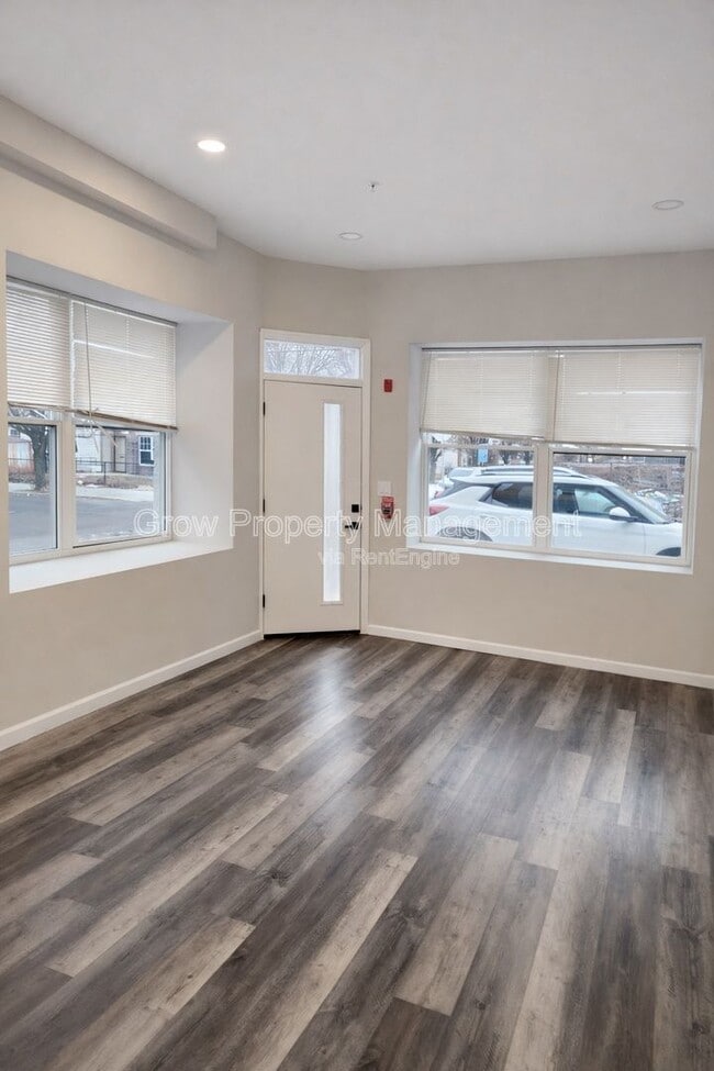 Photo - 623 W Oxford St Apartment