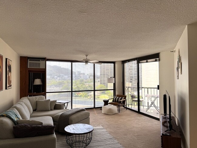 Building Photo - Honolulu Tower - One bedroom unit with par...