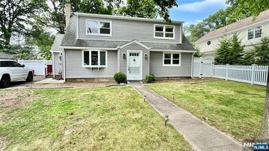 Building Photo - 121 Crescent