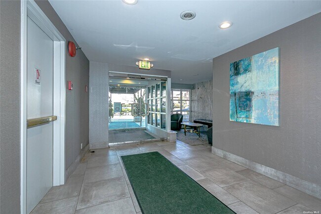 Foto del edificio - 100 Cutter Mill Rd