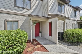 Building Photo - 8300 Plaza Gate Ln