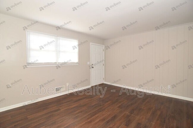 Foto del edificio - 1604 Johns Rd