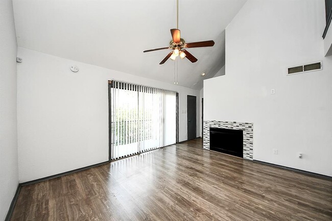 Building Photo - 14550 Fonmeadow Dr