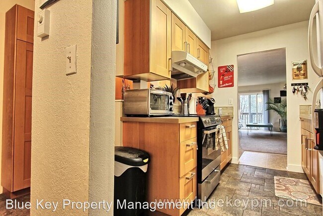 Building Photo - 3 br, 2 bath House - 7028 SW Capitol Hill Rd