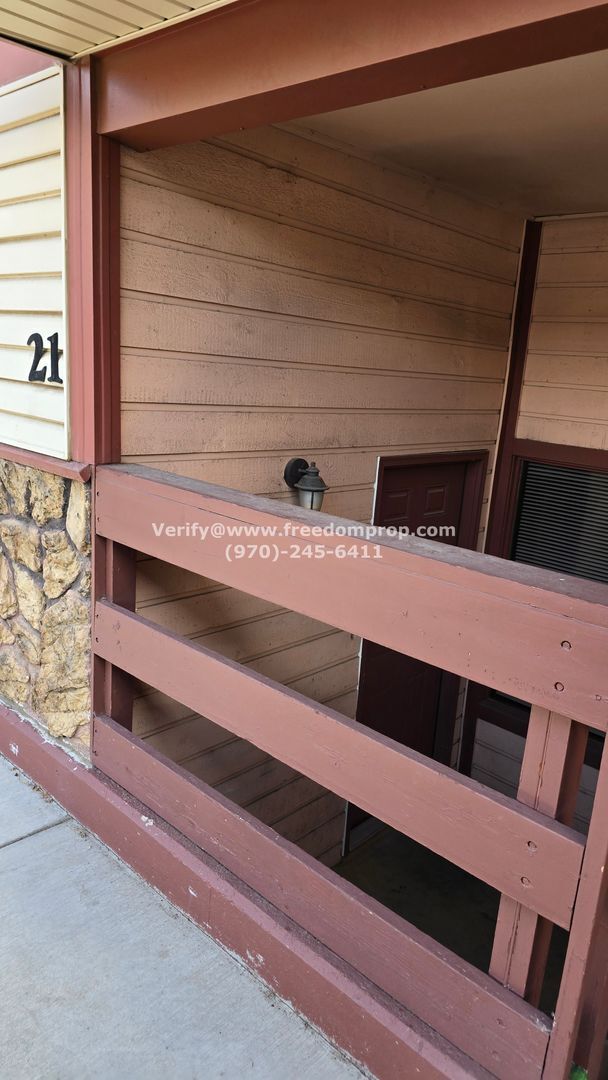 Near CMU & St. Mary's 2 Bedroom 1.5 Bath T... - Near CMU & St. Mary's 2 Bedroom 1.5 Bath T... House