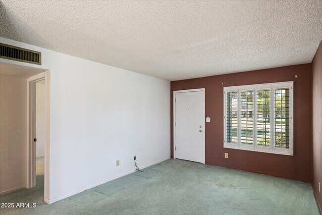 Foto del edificio - 1001 E Lodge Dr