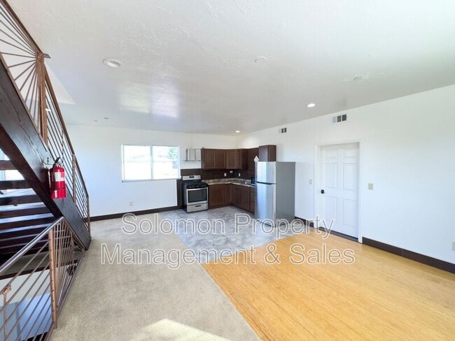 Building Photo - 2030 Broadway St