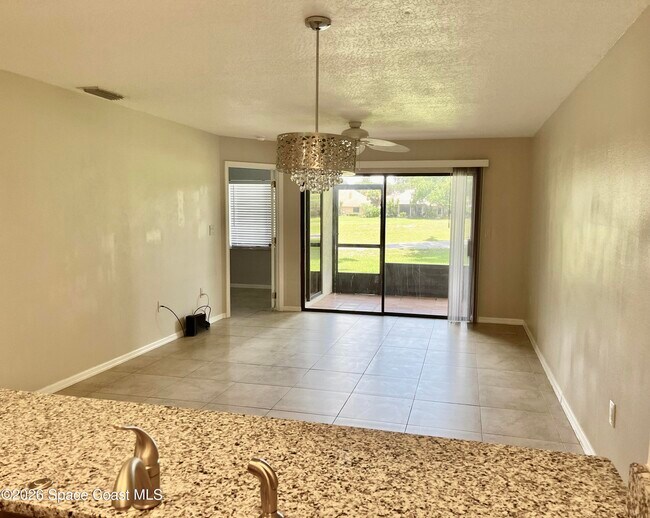 Foto del edificio - 1059 Country Club Dr