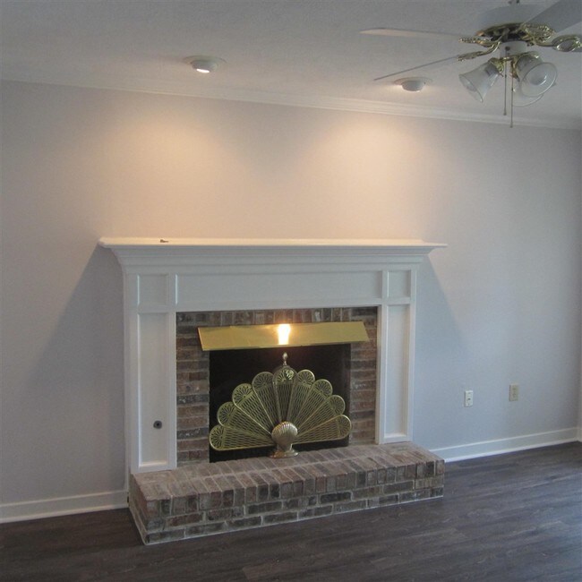 Foto del edificio - 319 Peach Orchard Dr