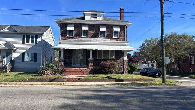 Building Photo - 1216 Williamsburg Rd