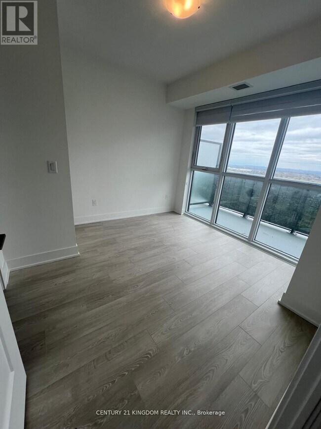 Photo du bâtiment - 2545 Simcoe St N