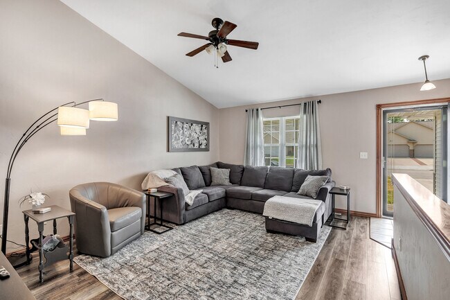 Living room - 2210 Rygar Ct