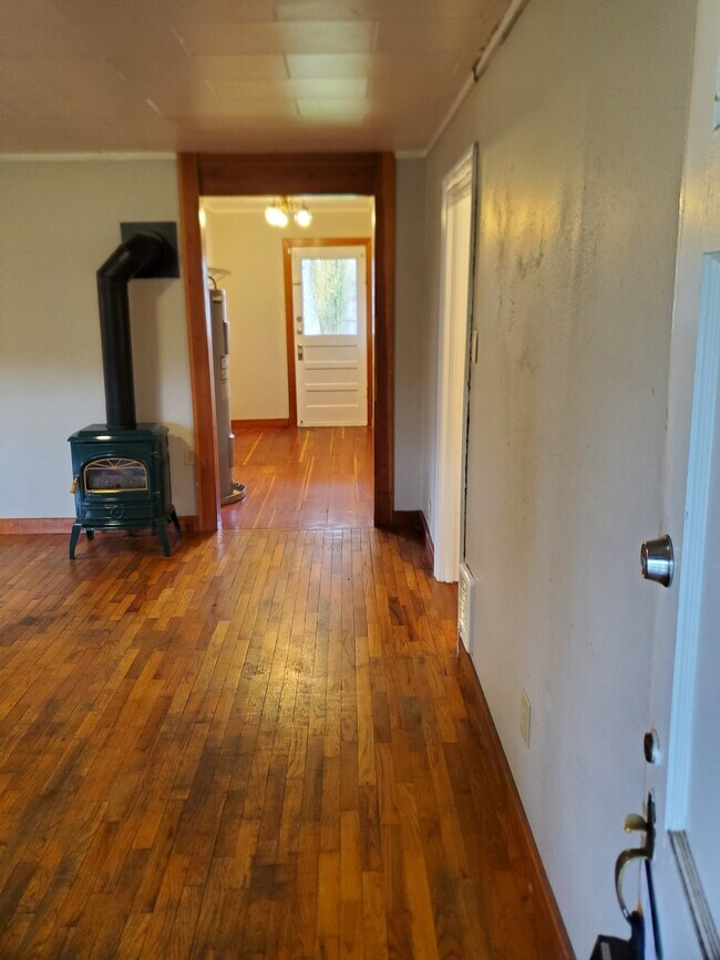Building Photo - 205 E 31st Ave