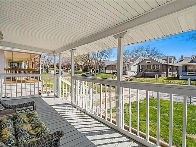 Building Photo - 46 W 74th St