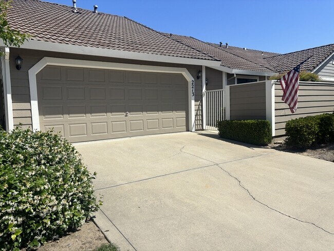 Foto del edificio - 2213 Camborne Dr