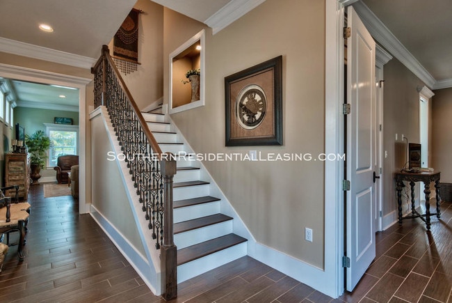 Building Photo - 244 Lakeland Dr