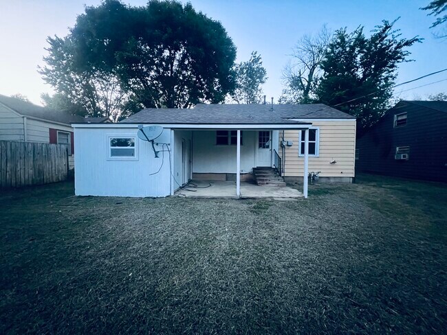 Foto del edificio - 3012 Rosewood Ave