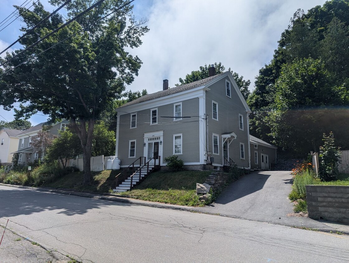 Primary Photo - 688 Middle St